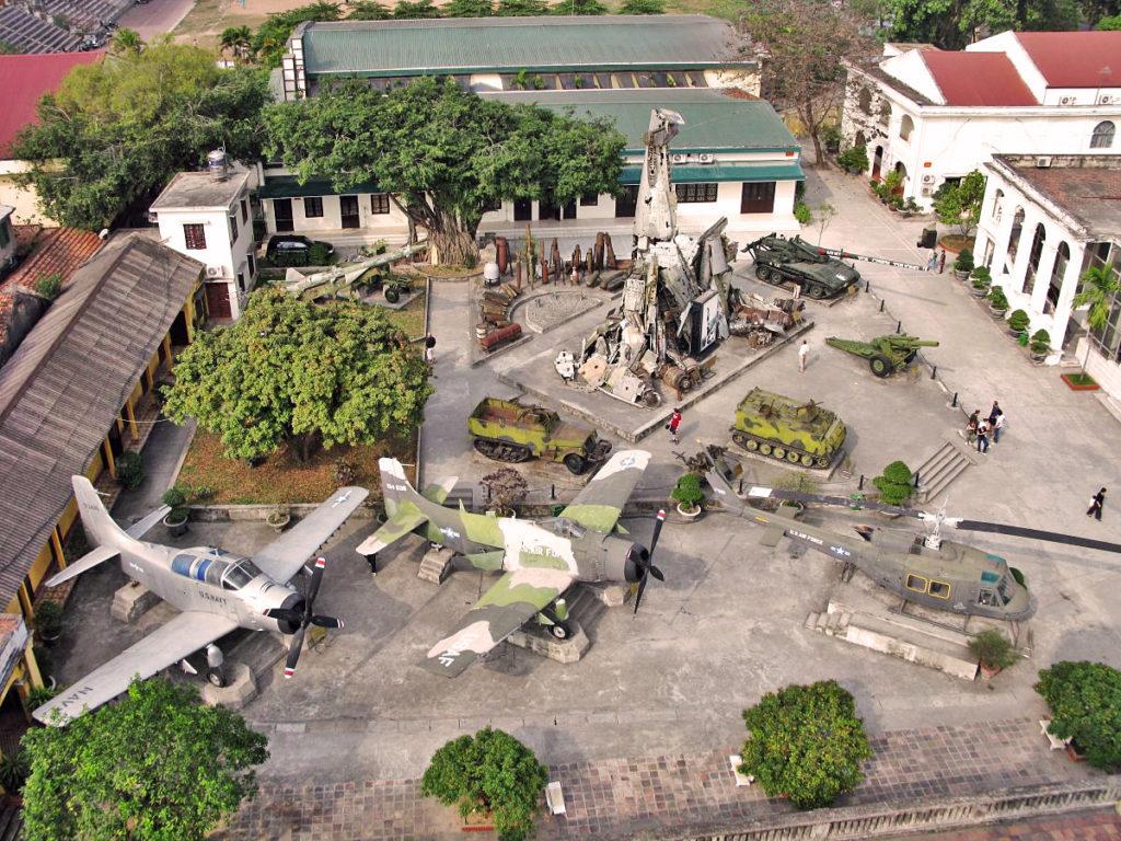 Вид на военный музей Ханоя