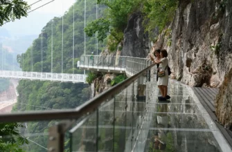 Стеклянный мост открылся во вьетнамской провинции Сон Ла